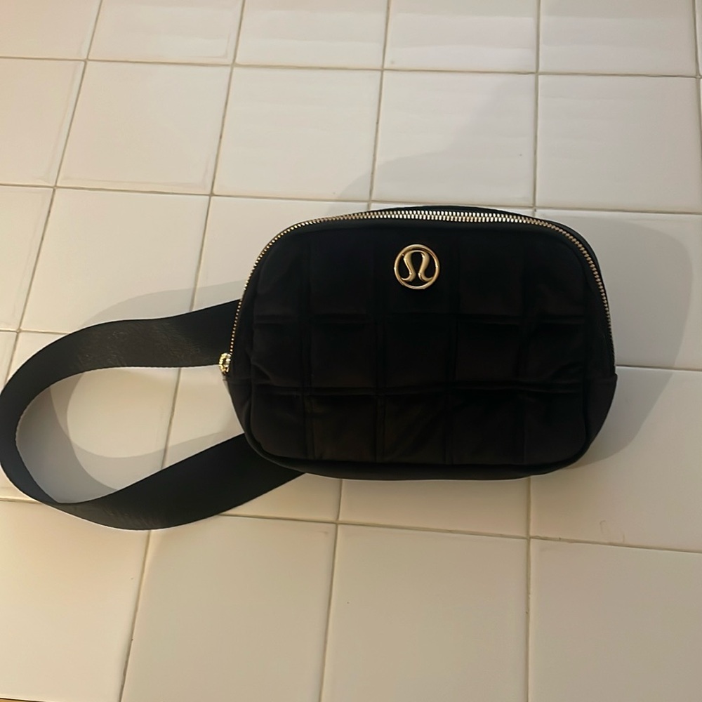 NWOT Lululemon Quilted Velour Belt Bag